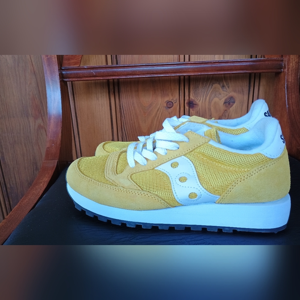 Saucony Women's Size 7 Mustard Yellow Suede Sneakers